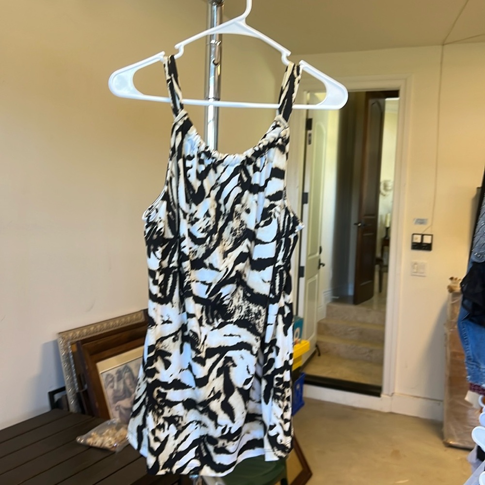 Like new! Beautiful top. Large